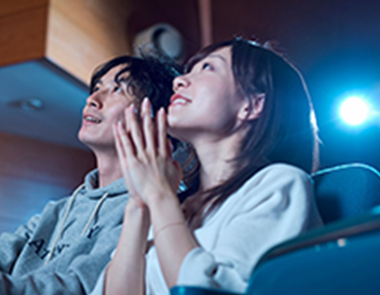 大人気映画を見るために映画チケットを購入